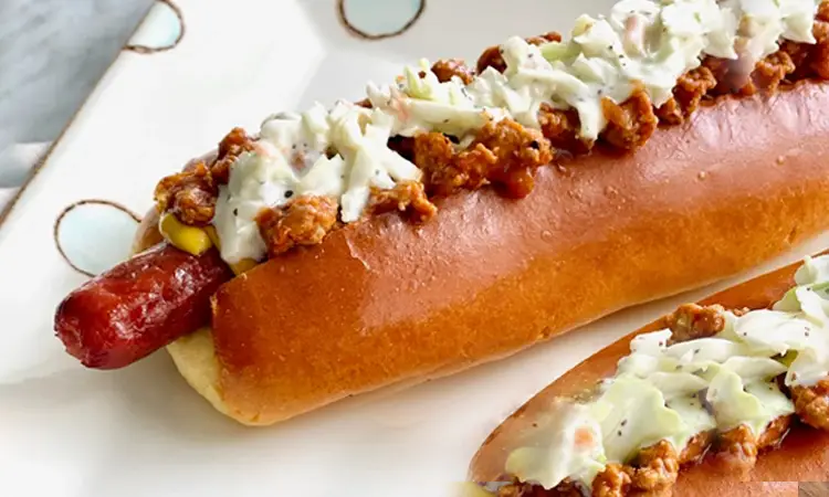 SqueekAndCo-750x450-Chili_Dogs